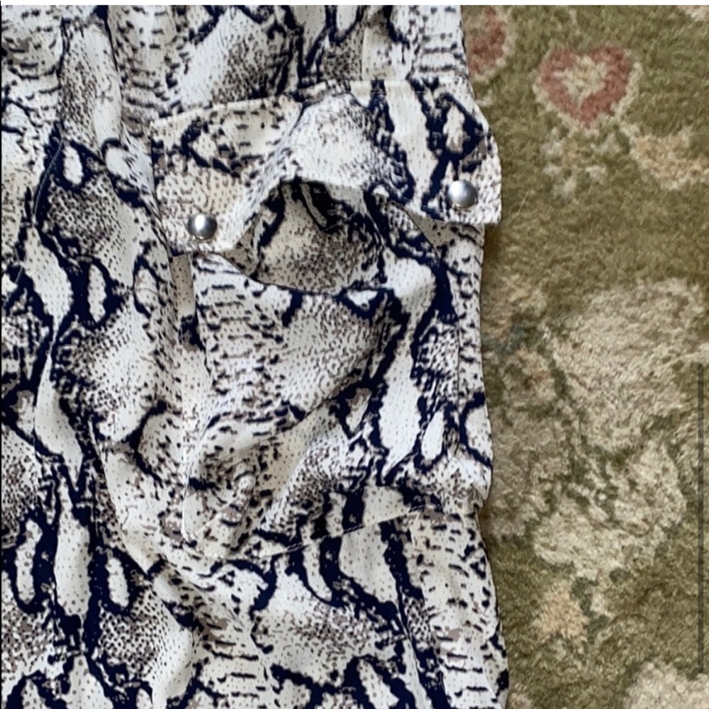 NWT! Snake print 5 button pants - Picture 2 of 6